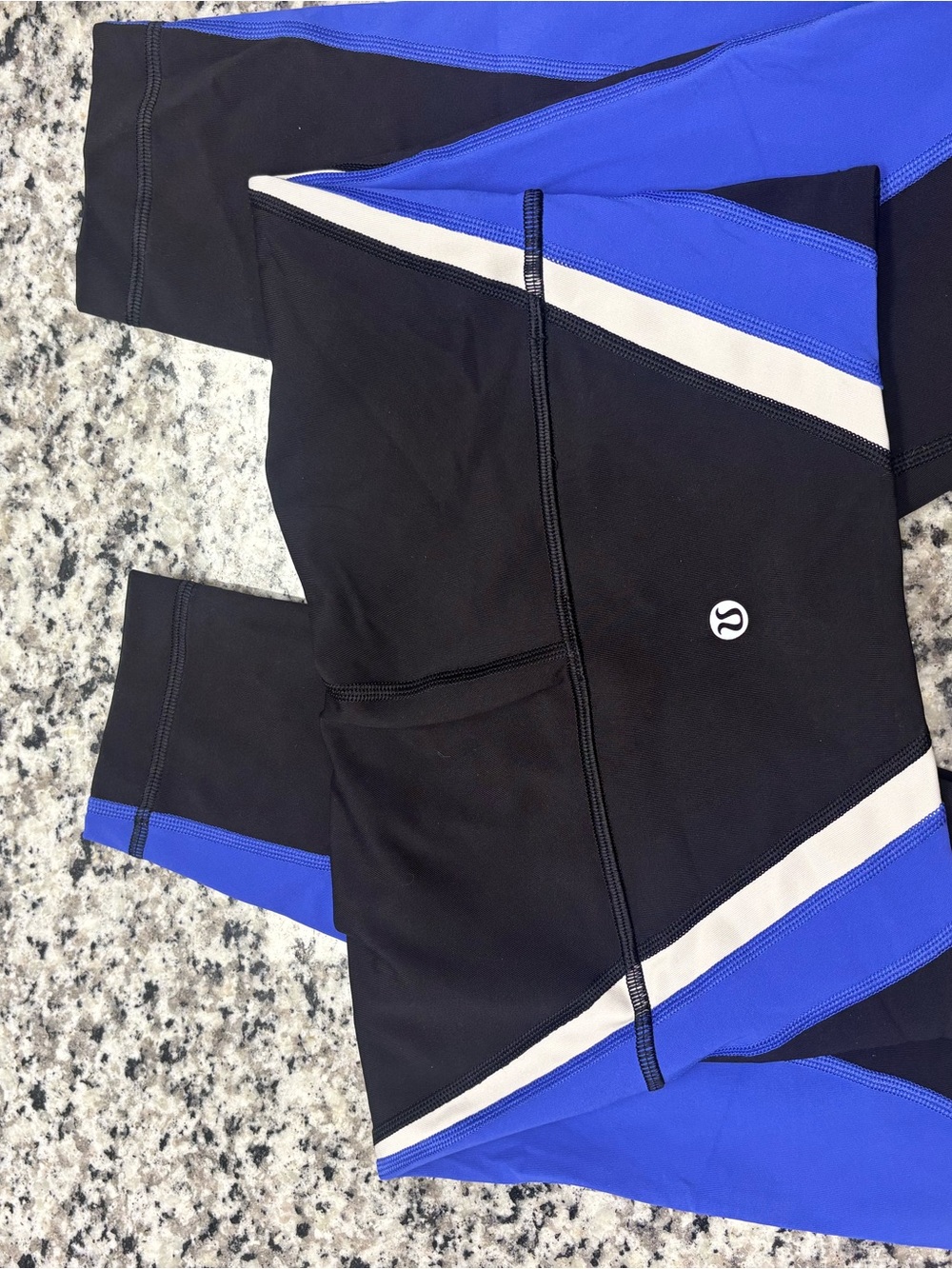 lululemon kick serve sweat tight 25’ Black, blazer blue & White Leggings size 4